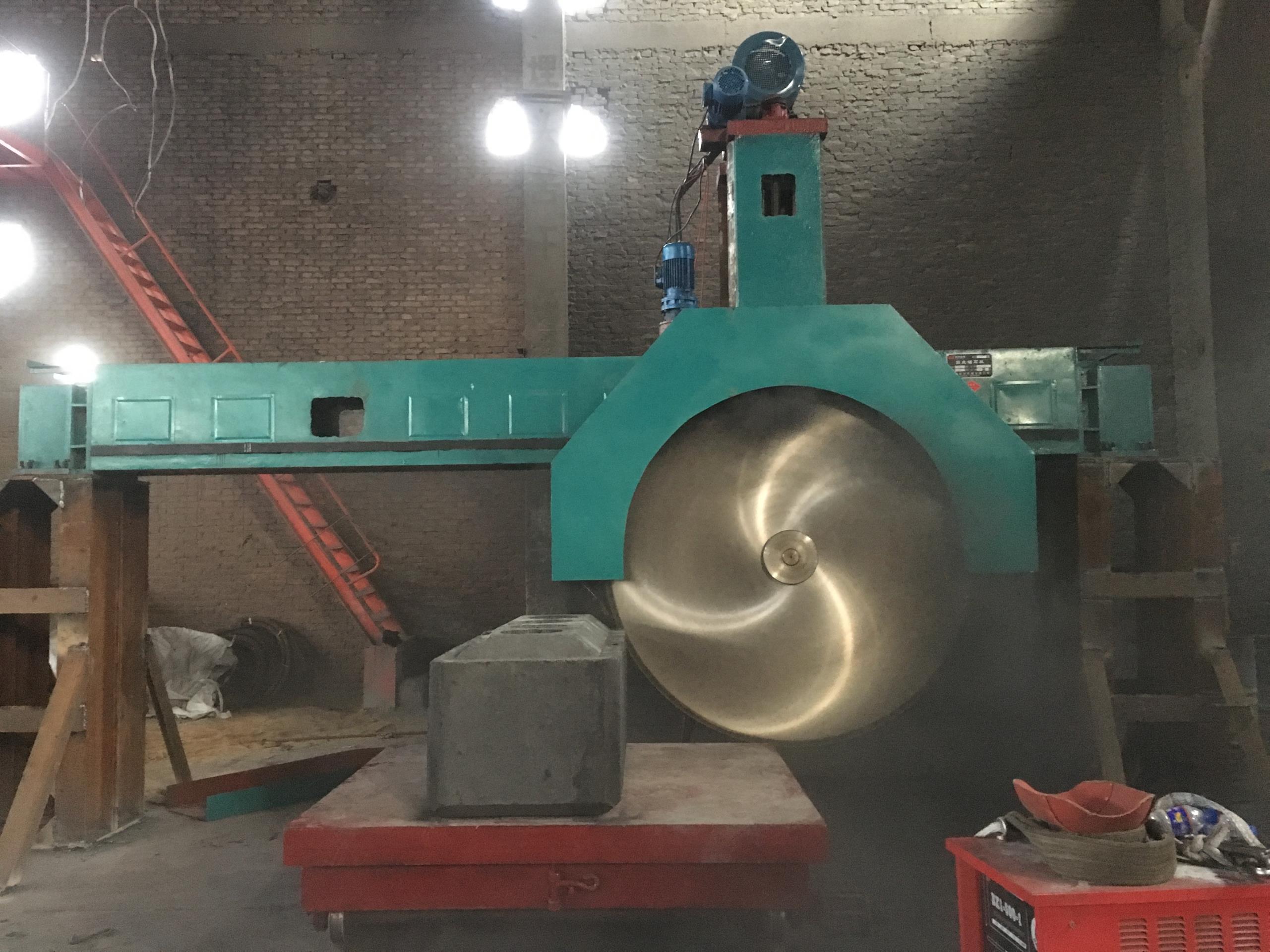 碳素切割机主要用来切割什么材料？